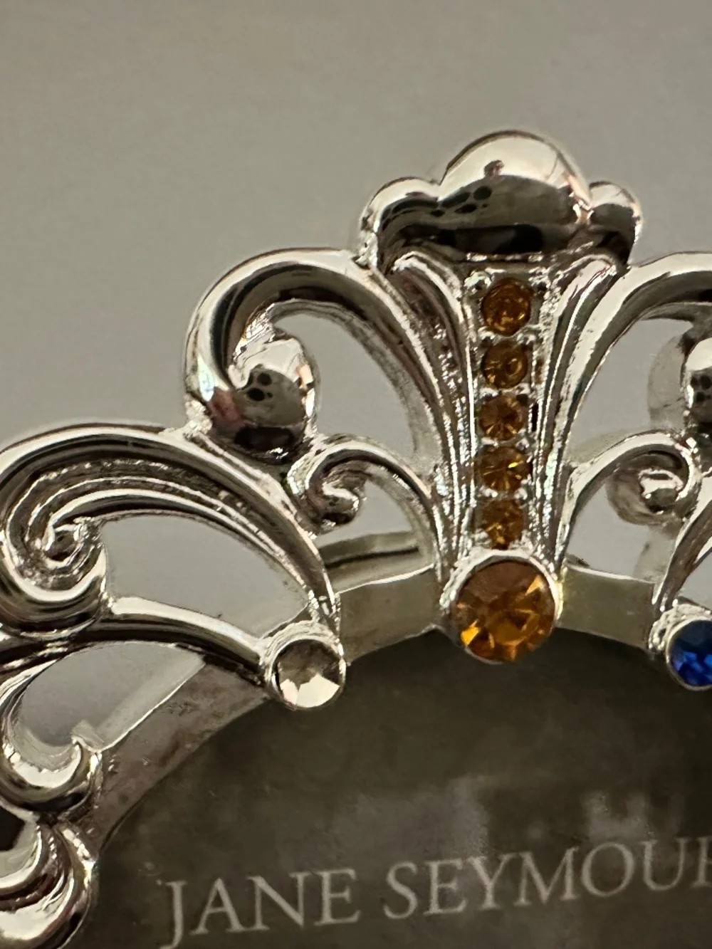 New Jane Seymour St Catherine’s Court Silver Tone 2.75